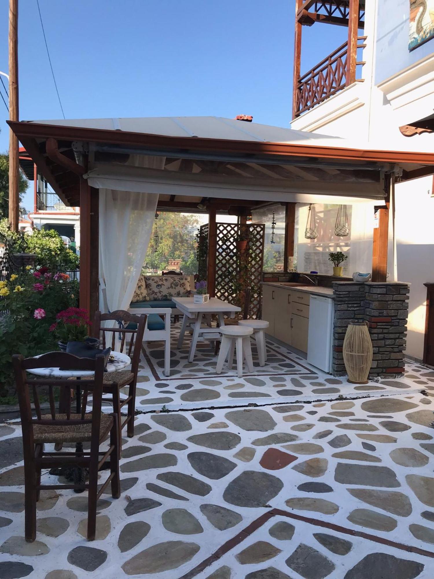 Niriides Hotel Amoliani Bagian luar foto