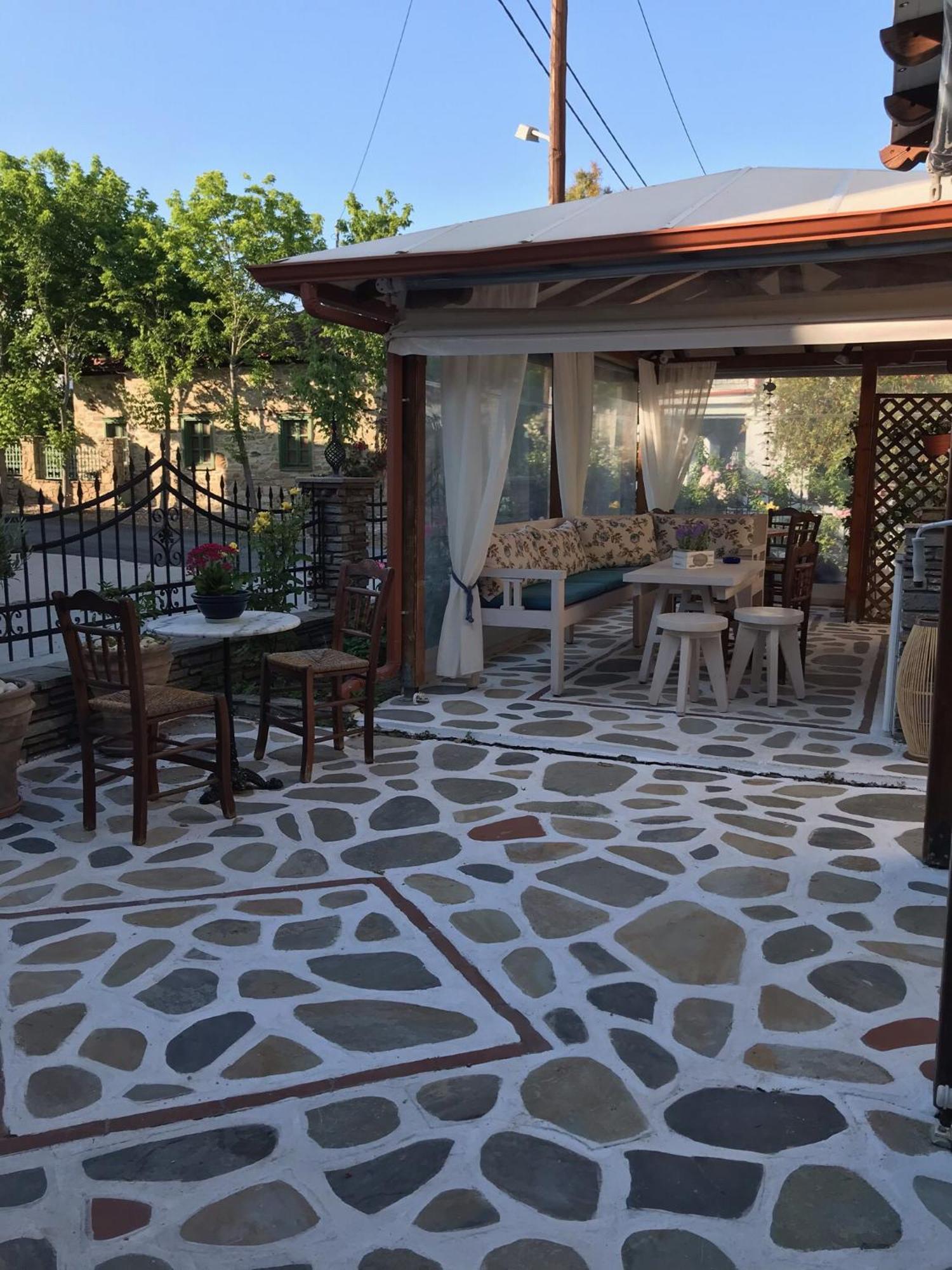 Niriides Hotel Amoliani Bagian luar foto