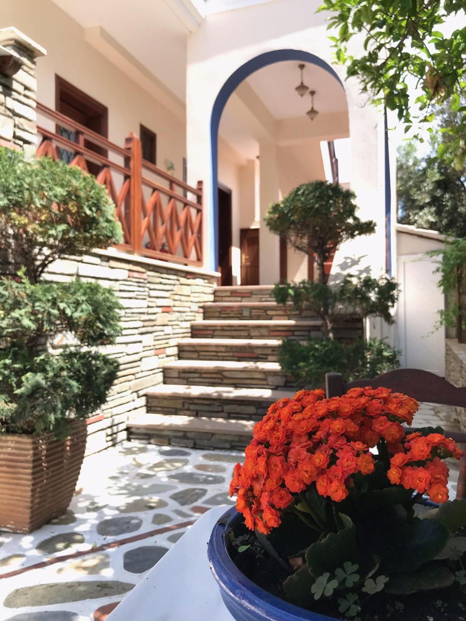 Niriides Hotel Amoliani Bagian luar foto