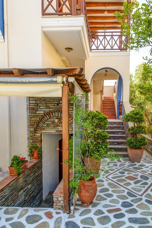 Niriides Hotel Amoliani Bagian luar foto