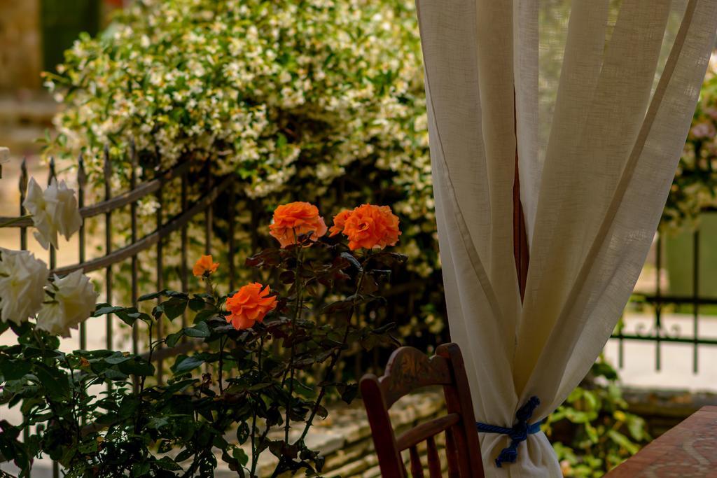 Niriides Hotel Amoliani Bagian luar foto