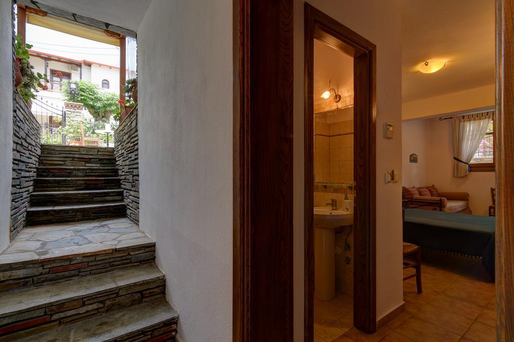 Niriides Hotel Amoliani Bagian luar foto