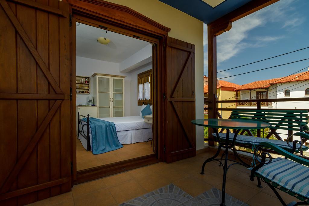 Niriides Hotel Amoliani Bagian luar foto