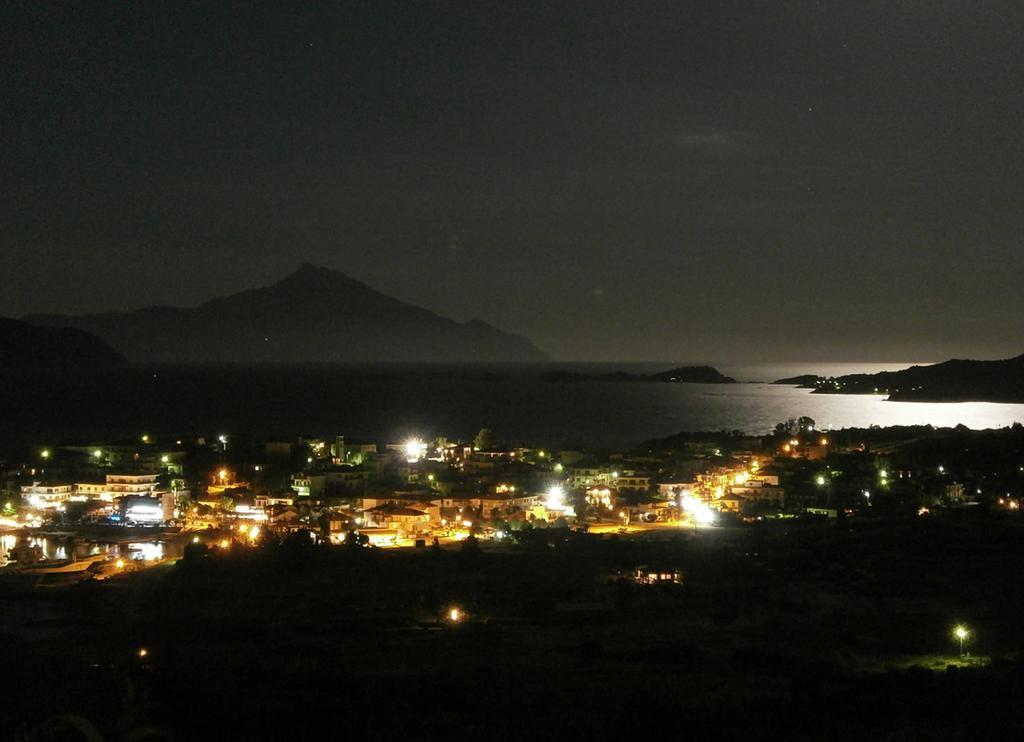 Niriides Hotel Amoliani Bagian luar foto