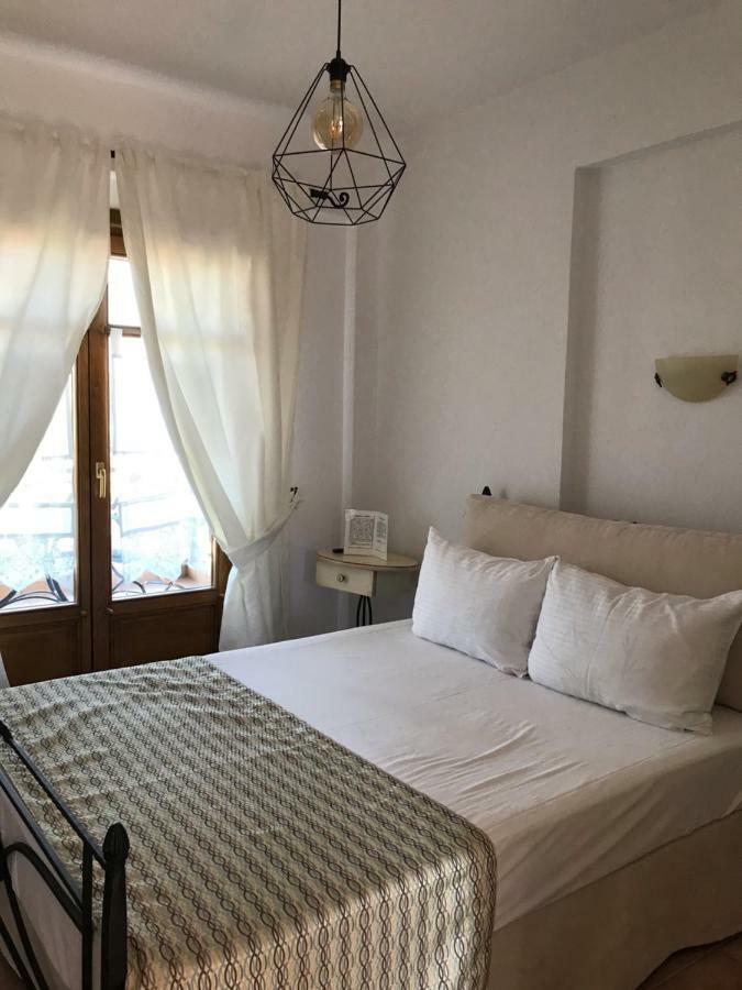Niriides Hotel Amoliani Bagian luar foto