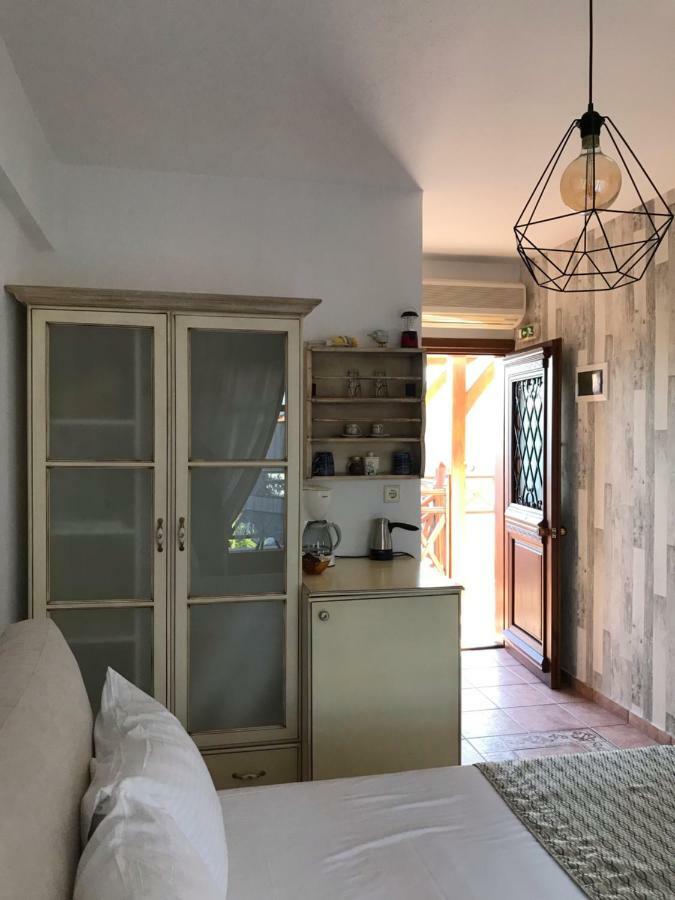 Niriides Hotel Amoliani Bagian luar foto