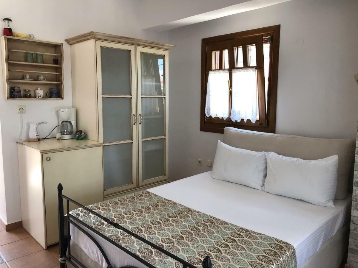 Niriides Hotel Amoliani Bagian luar foto